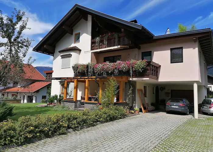 Nikolaus Und Evelyn Astner, Ferienwohnungen